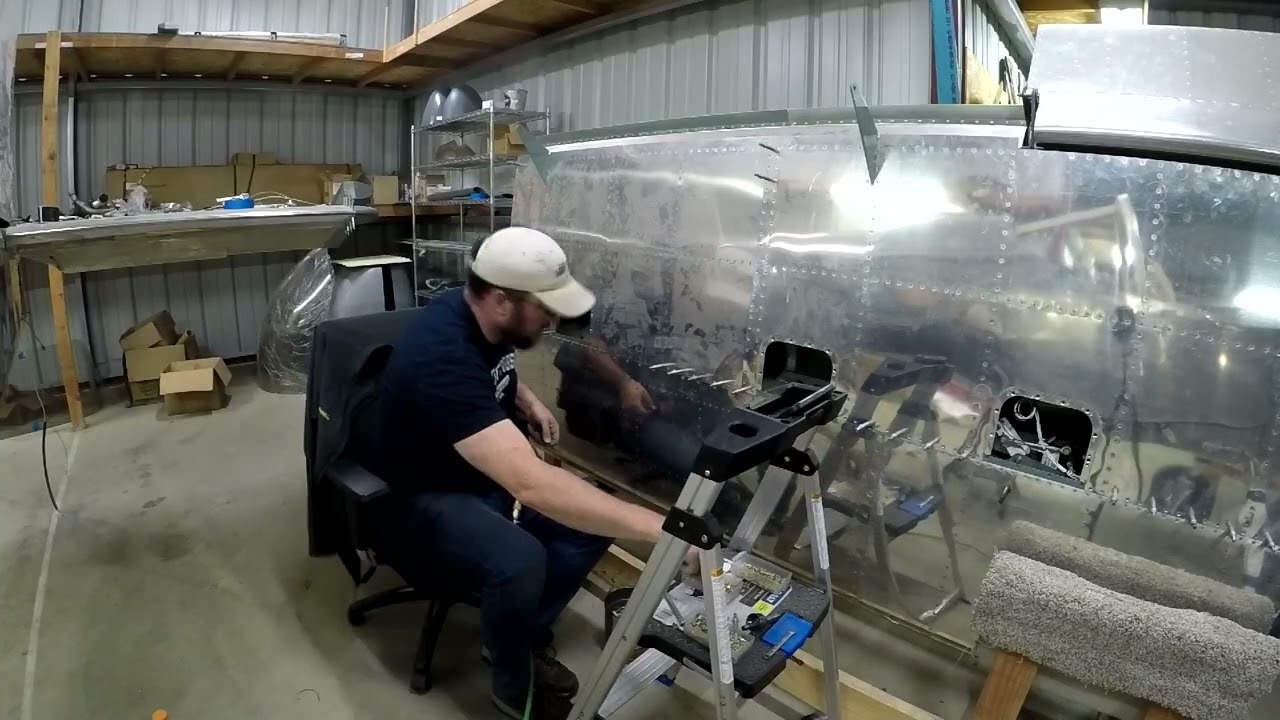 Scott's RV-14 Closing out the wings