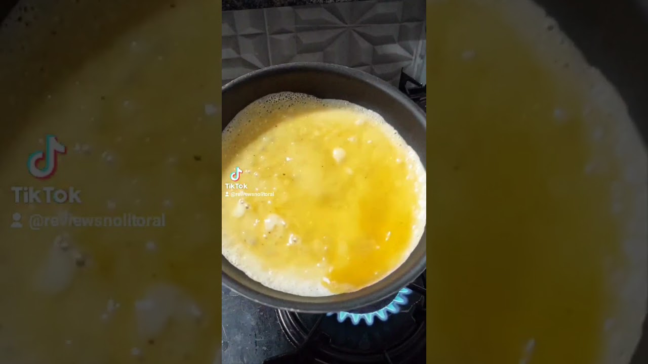 E ESSE YAKIOJO QUE J&Aacute; VIU? DIFERENTE N&Eacute;.  MIOJO COM BISTECA SU&Iacute;NA.  #miojo #comidarapida