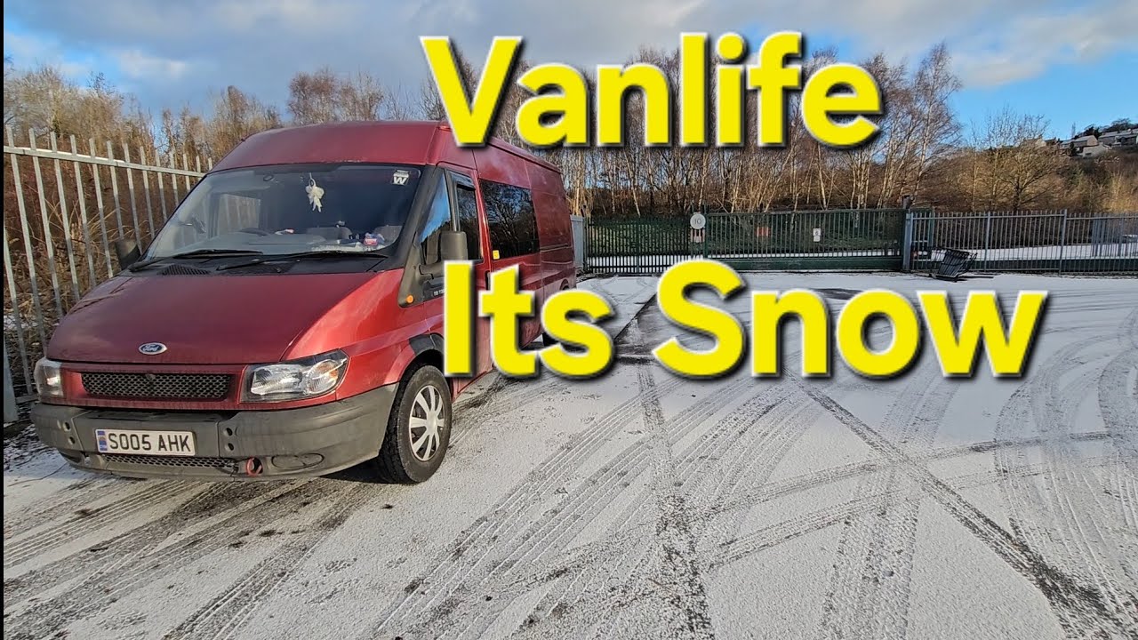 Waking Up To Snow / Vanlife / Solo
