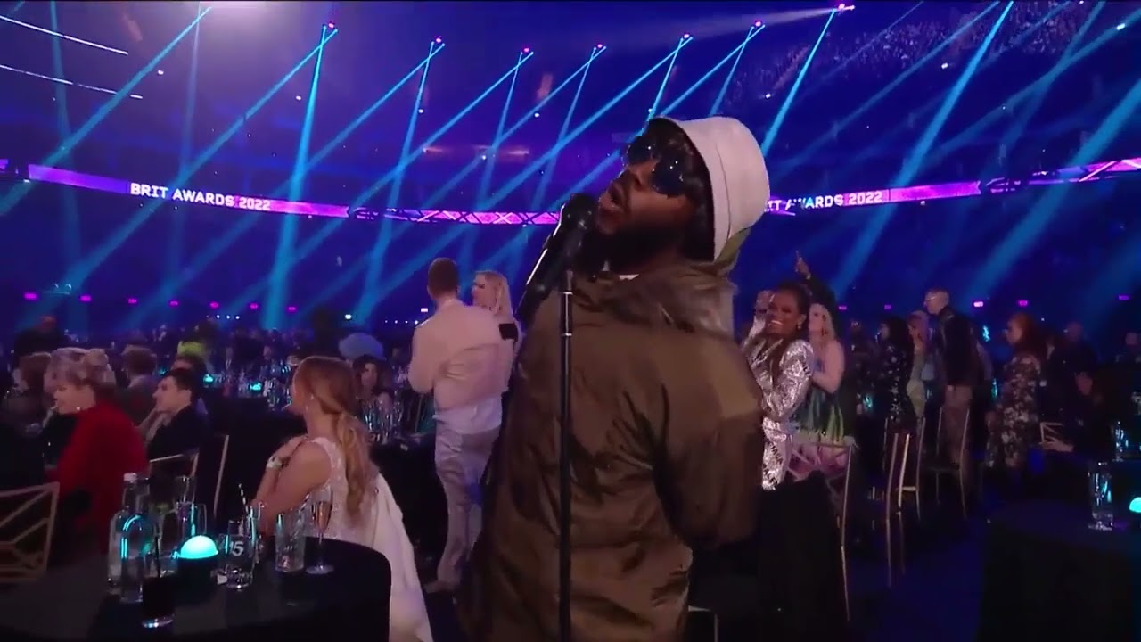 BRITs 2022 ~MO GOES Gilli Gallay