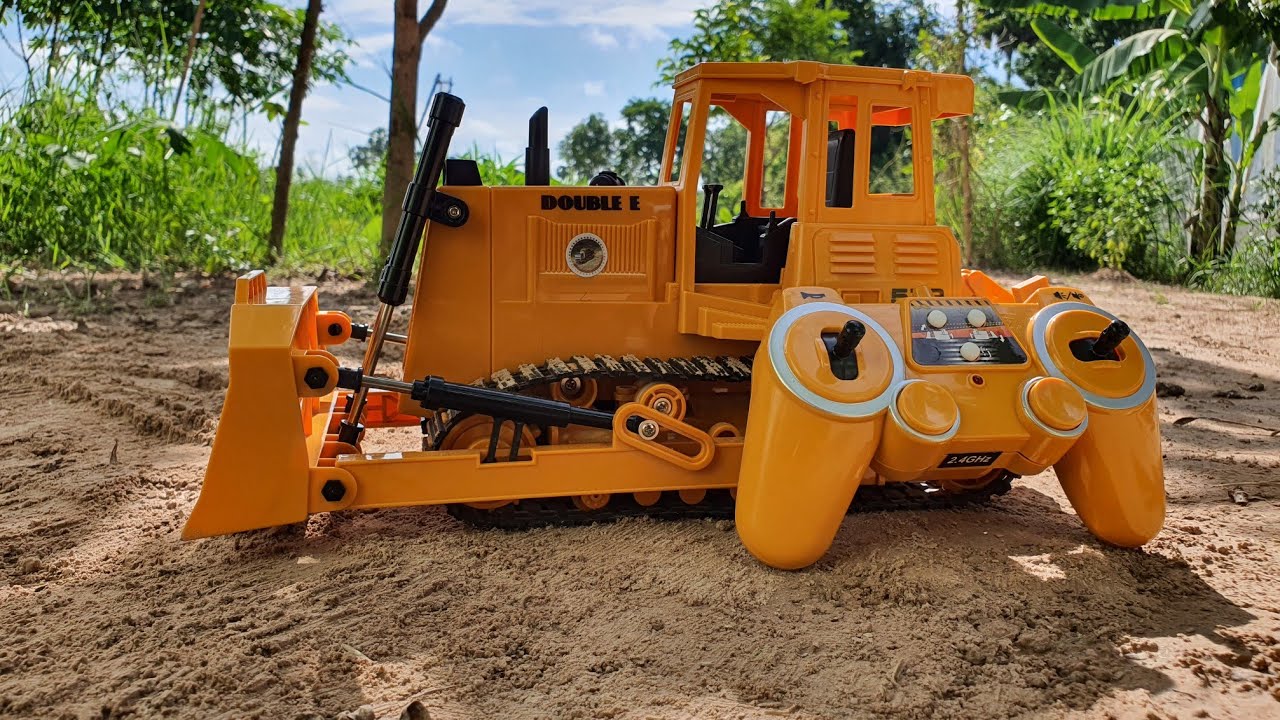 Double E E579 RC Bulldozer
