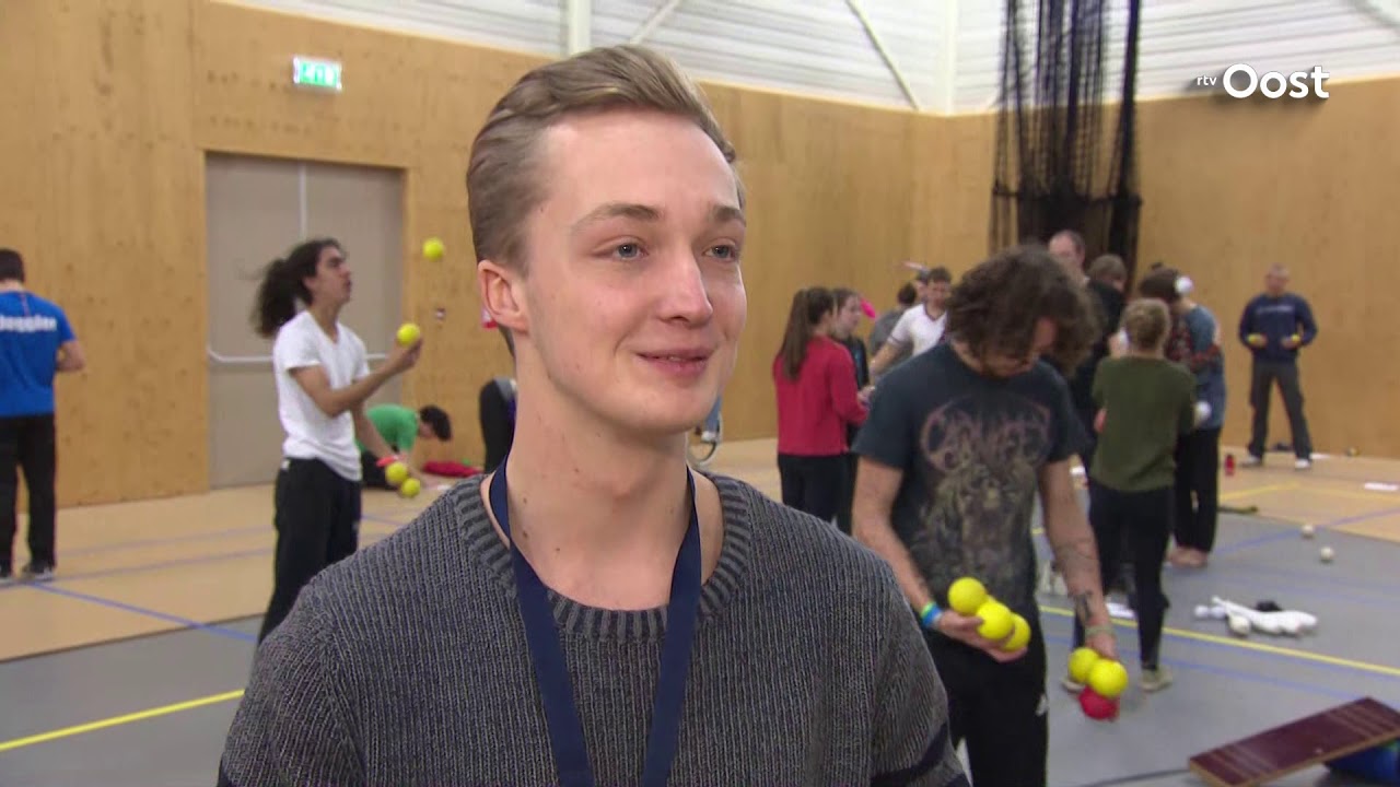 Dalfsen leert kegels gooien tijdens NK Jongleren