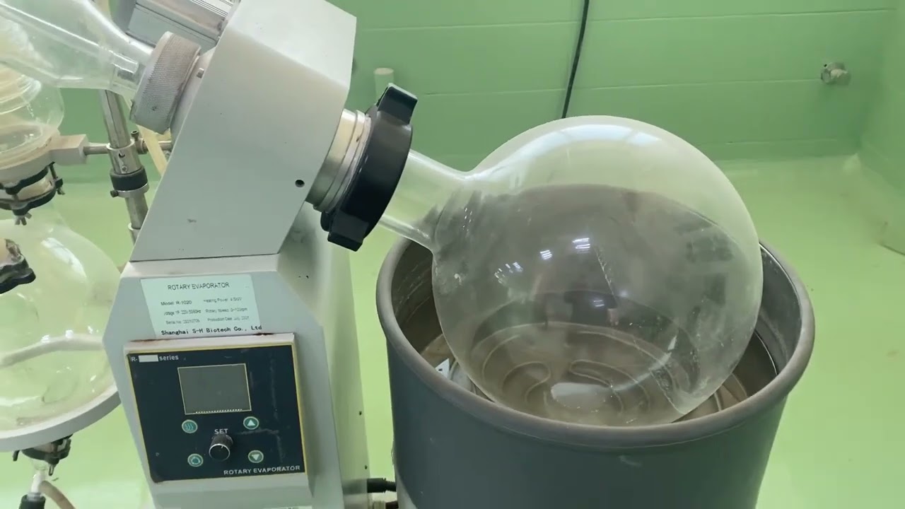 جهاز  rotary evaporator  بمركز البحث والتطوير للصناعات الكيماوية والصيدلية – فرع المركز 6 اكتوبر