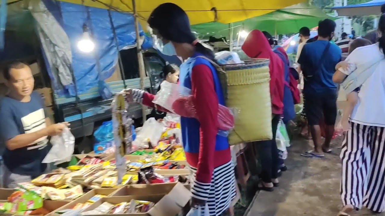 Pasar dayak benuaq, di pedalaman kalimantan timur, desa temula, kab kutai barat