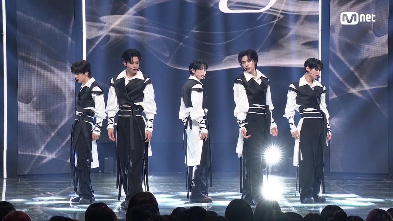 LUN8(루네이트) - 나비(Butterfly) #엠카운트다운 EP.877 | Mnet 250227 방송