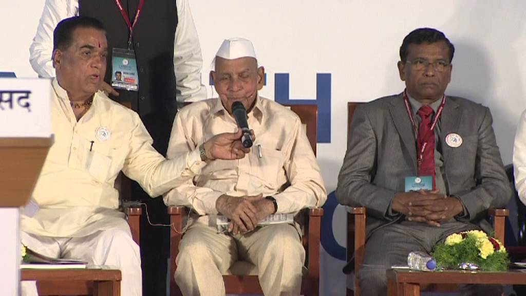 Dr. Mohan Dharia speaking at 3rd Bhartiya Chhatra Sansad 2013, Pune, Maharashtra
