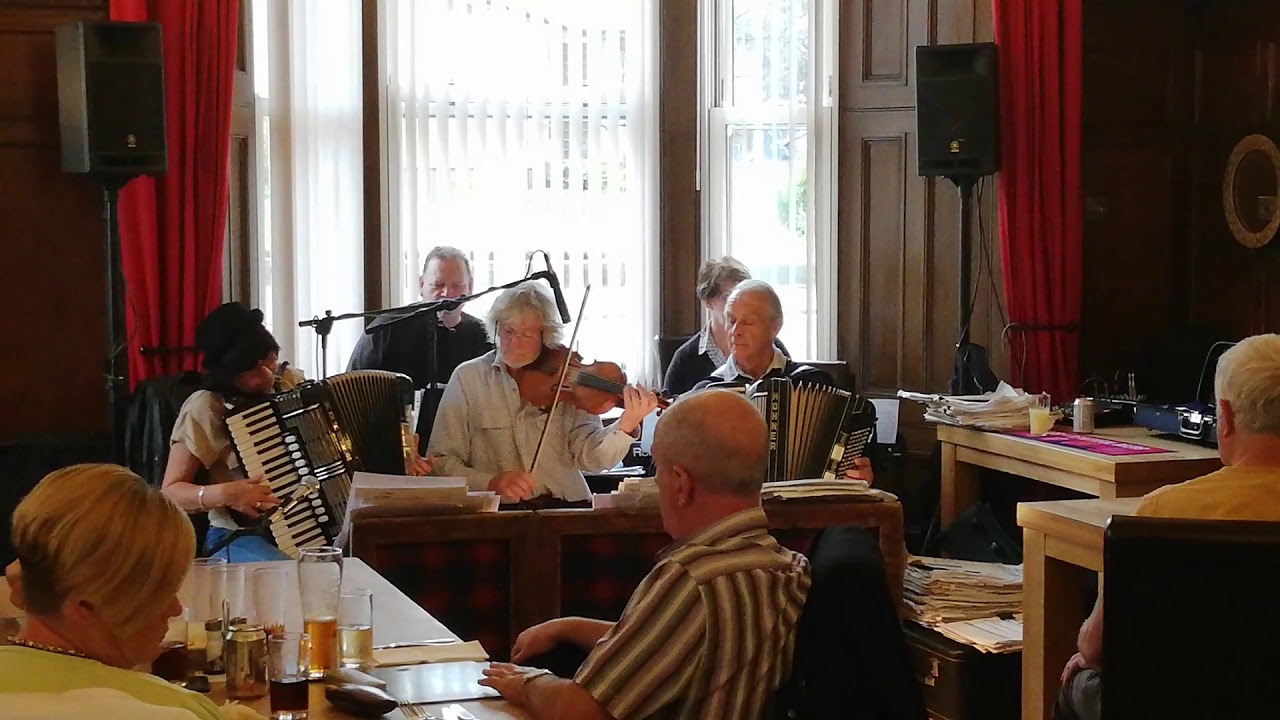 Iain MacPhail singalong two-steps