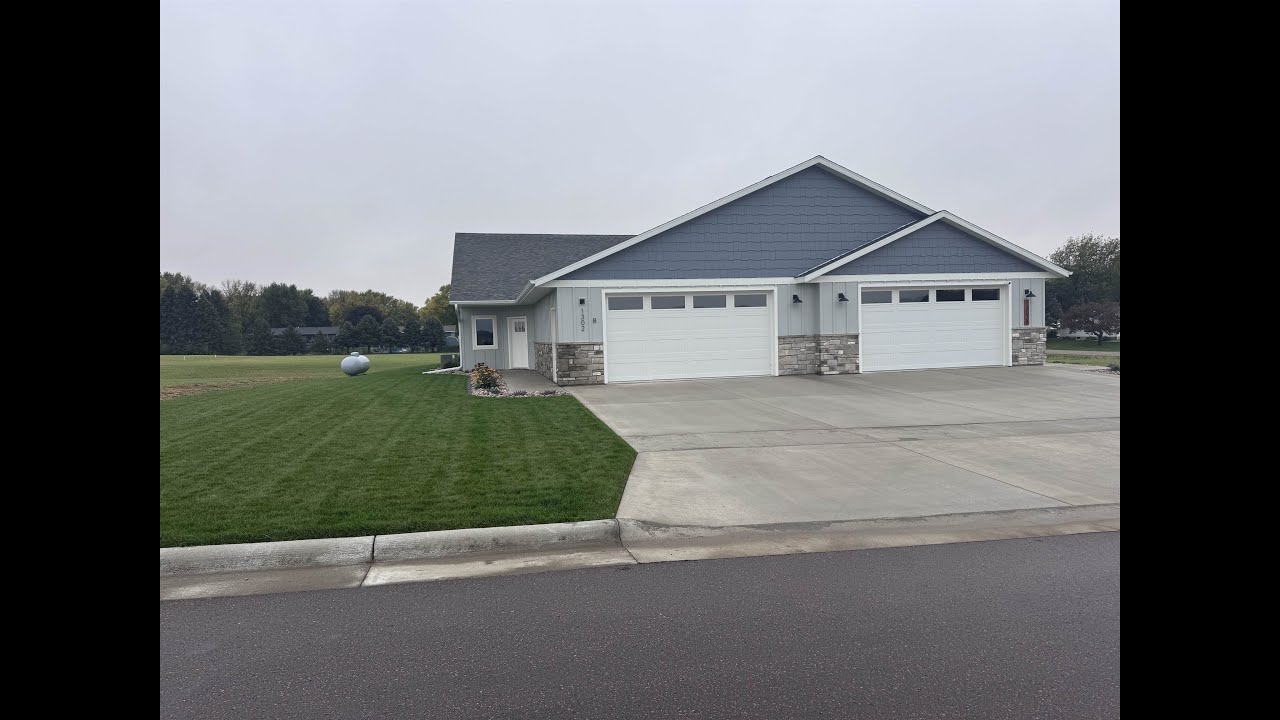 1302 Castle Street | Larchwood Real Estate