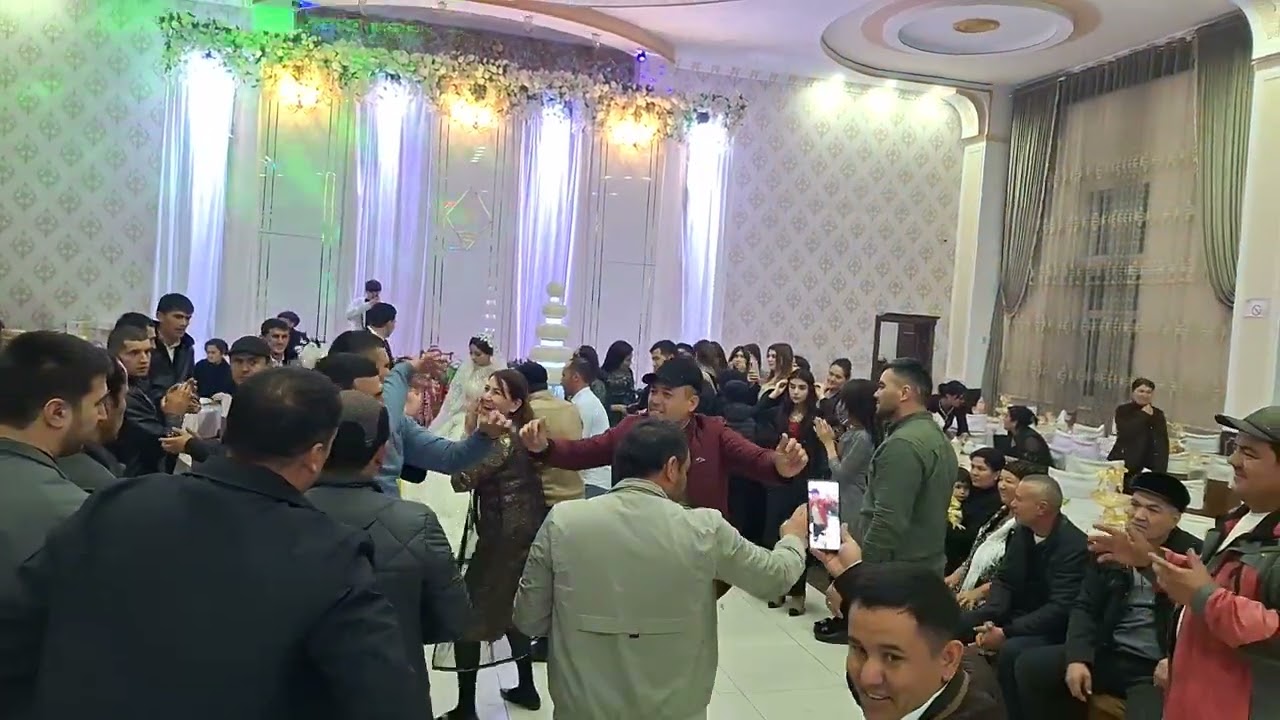 TO'YDA ISHKAL RAQQOSANI KO'YLAGINI KIYOVJO'RA YIRTIB YUBORDI