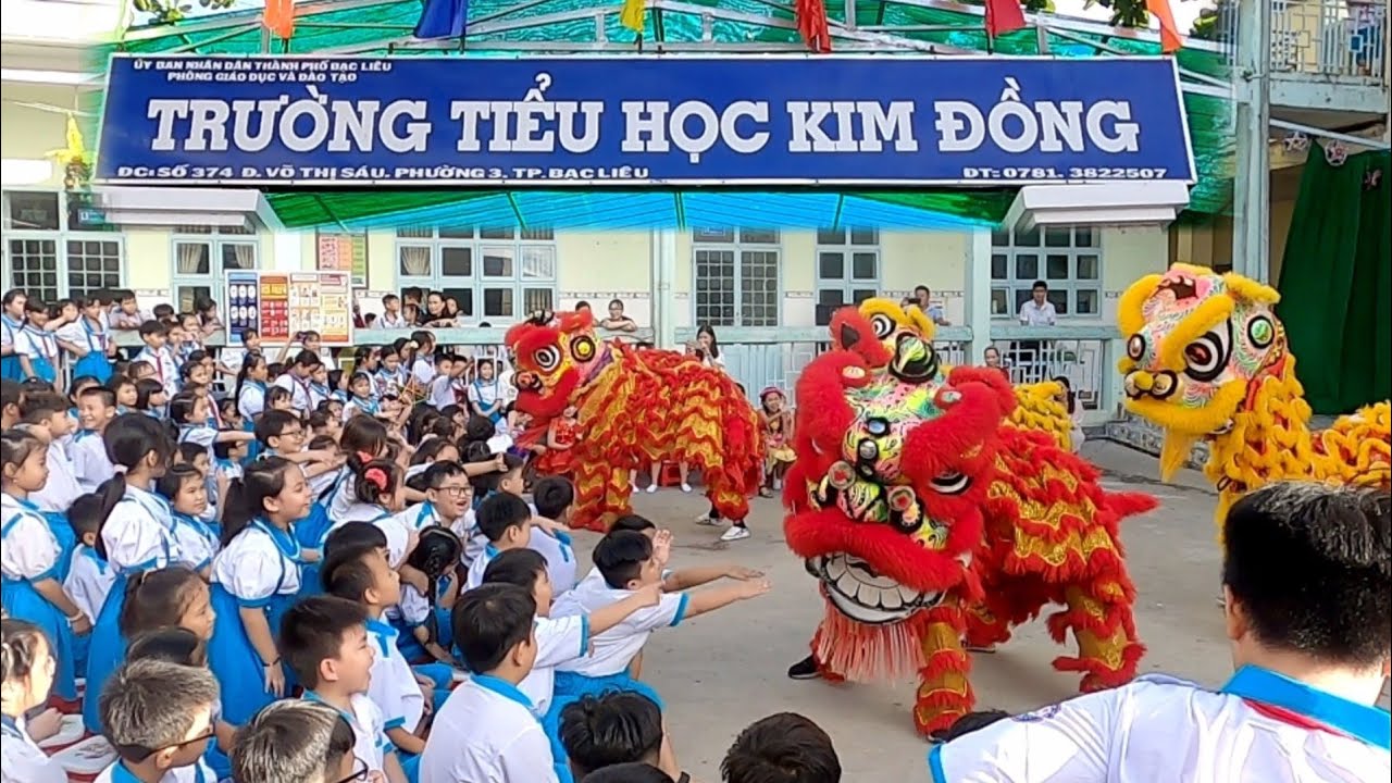 LSR Thăng Long Đường (Bạc Liêu) biểu diễn Tết Trung Thu tại trường Tiểu học Kim Đồng