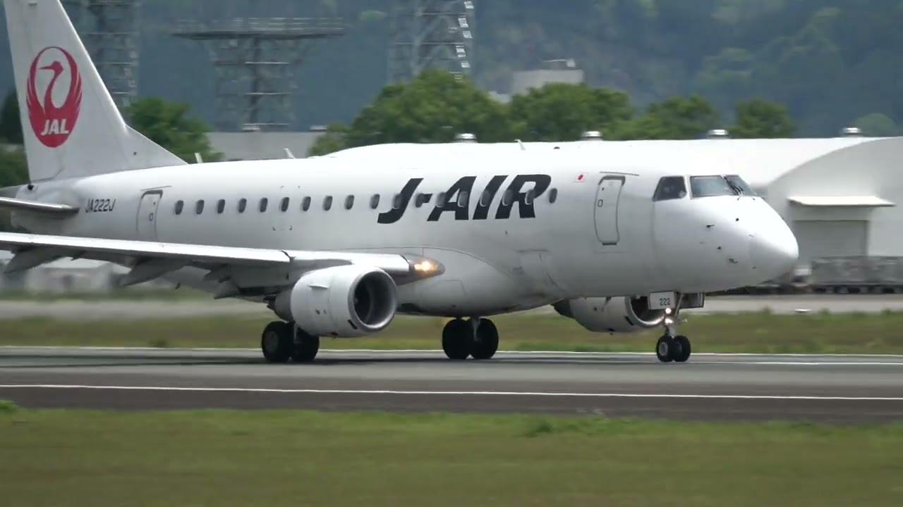 熊本空港 J-AIR ERJ-170 JA222J