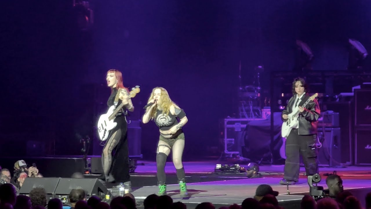 Witch Fever "Fevereaten" - Live Zénith Paris - La Villette