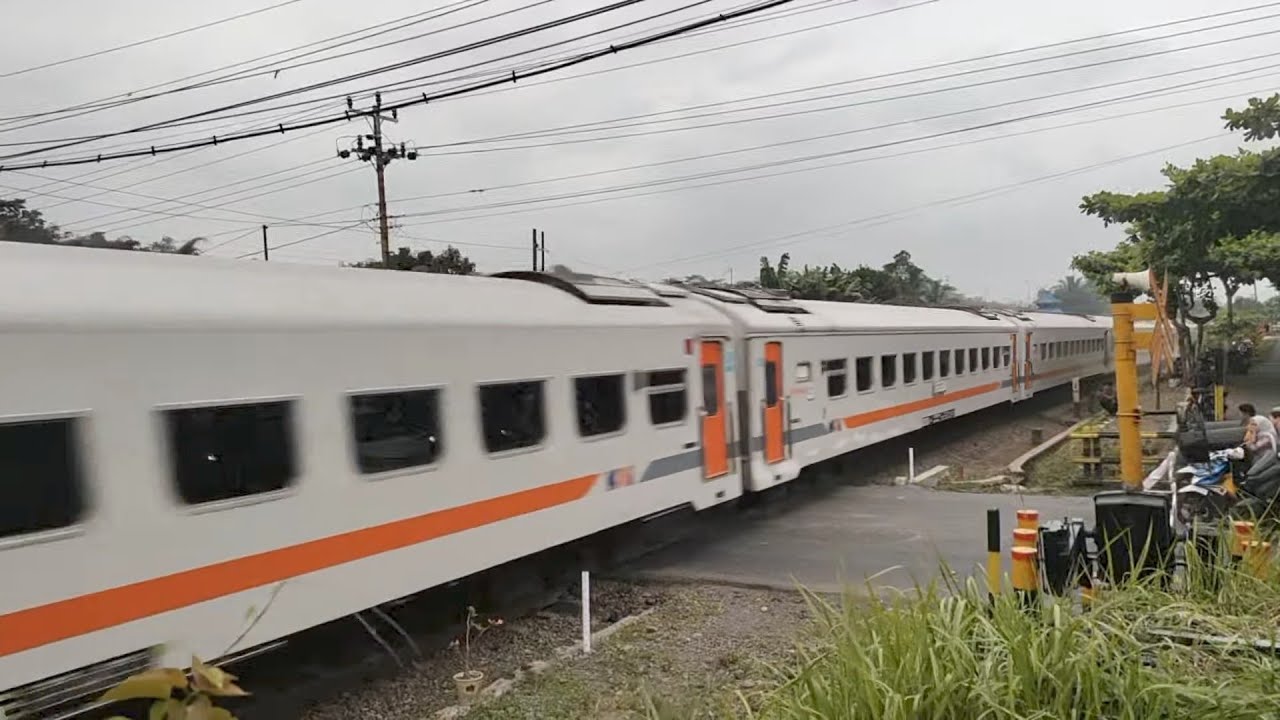 Train Crossing Busy Road | Indonesia 🇮🇩
