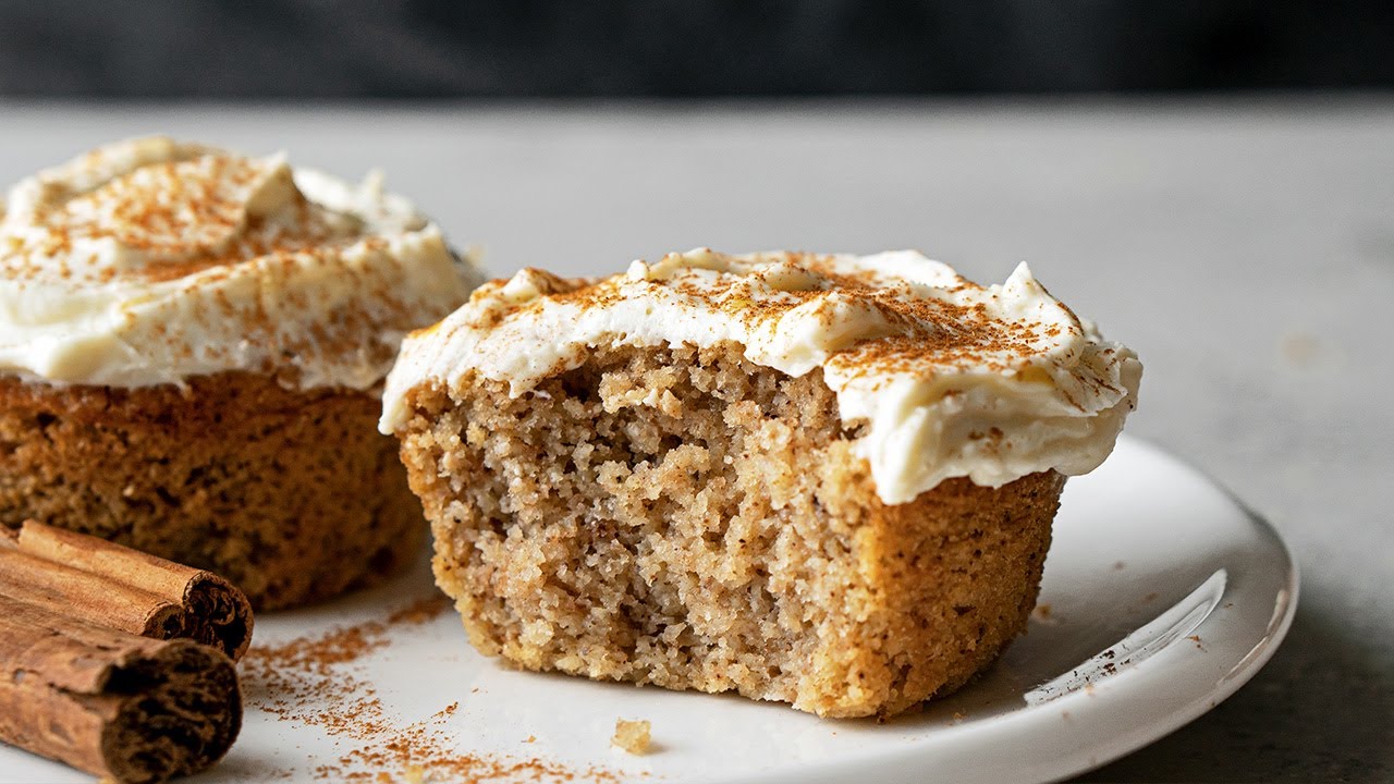 Low Carb Spice Cake Cupcakes