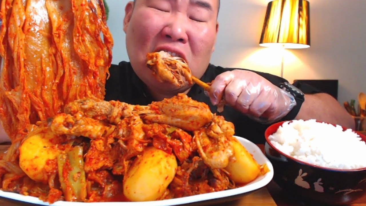 ' 토종닭 김치찜 ' 통통하게 살오른 토종닭에 3년묵은 묵은지가 통째로 MUKBANG