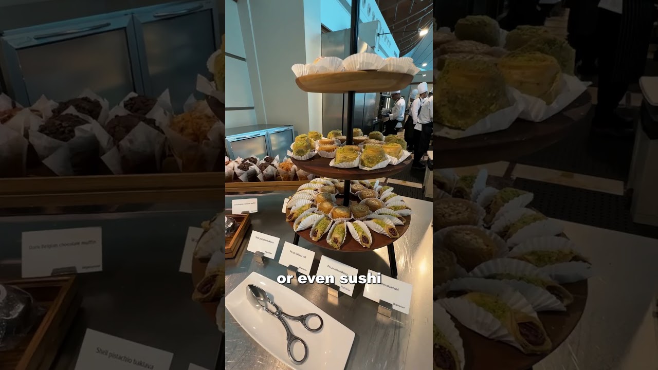 В зале ожидания первого класса авиакомпании Emirate в Дубае 😯