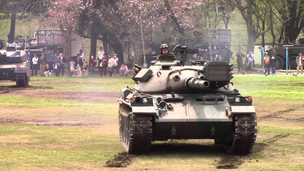 10式戦車と74式戦車の能力展示 －陸上自衛隊練馬駐屯地 創立記念行事2016