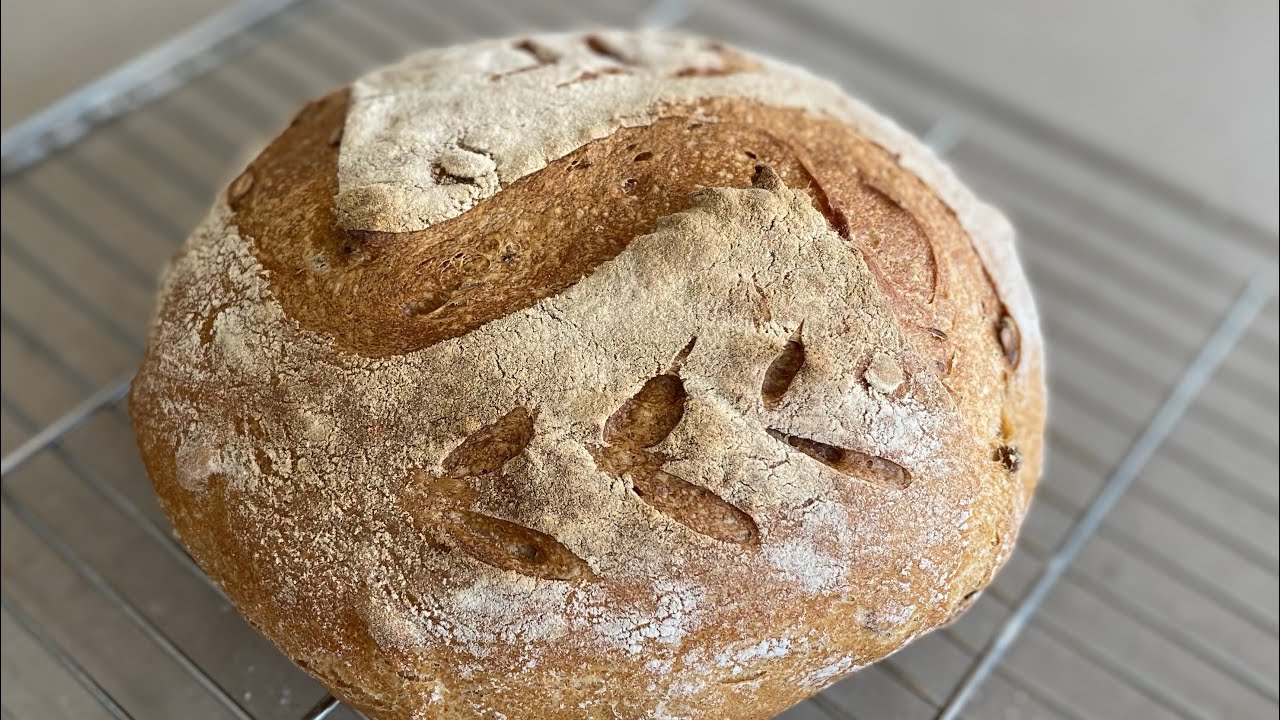 Pain à l’épeautre et graines de courge. Fait à la main. Facile à réaliser pour tous ou presque 😅