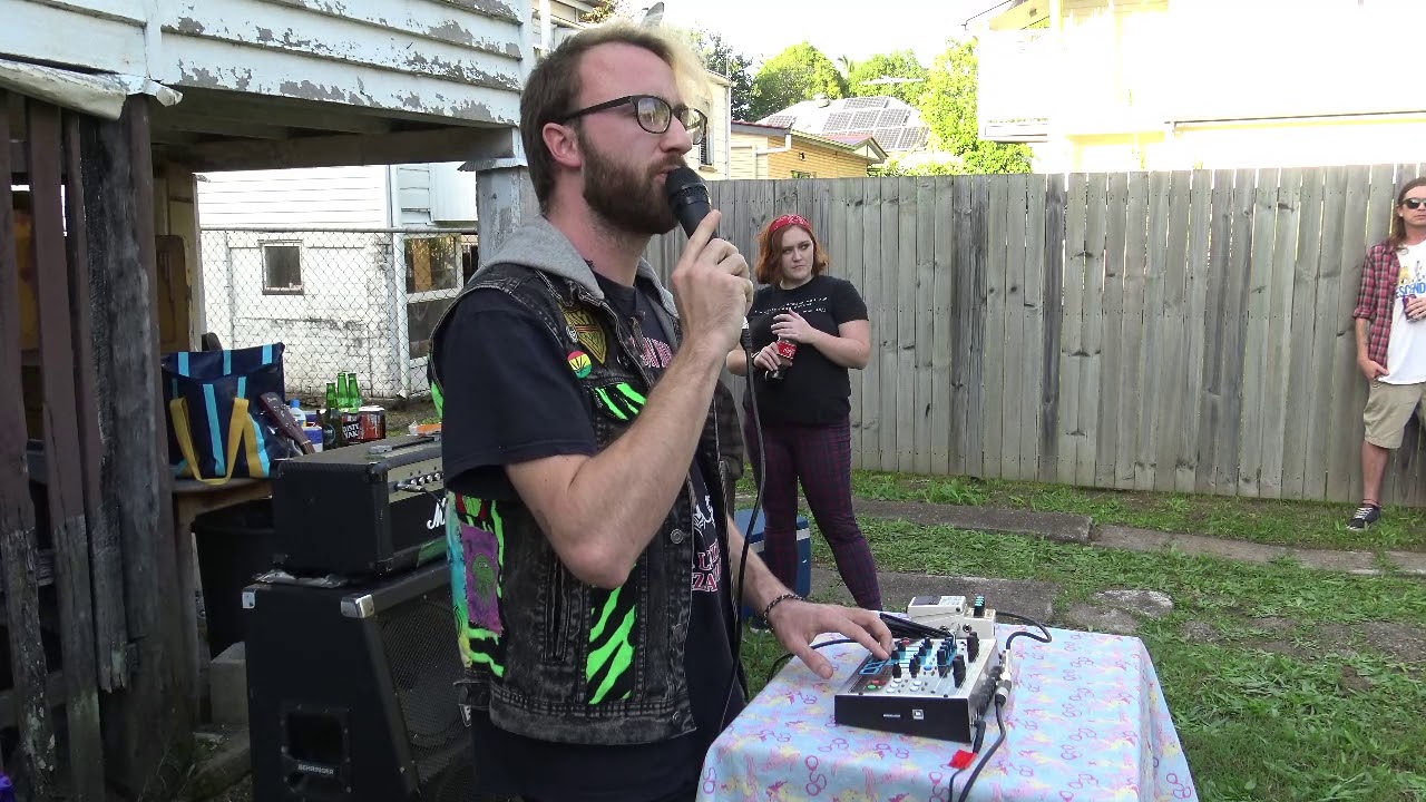 DANYOSAUR LIVE AT PIG CITY DIY FOLK PUNK BACKYARD GIG 2019