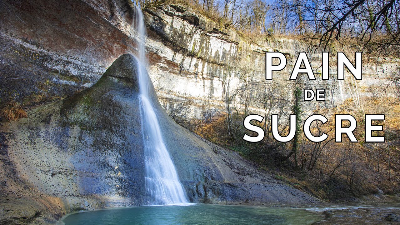 Une cascade secrète au milieu des ruines