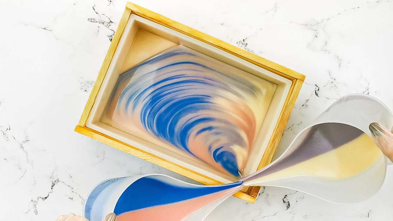 Kiss pour soap technique - Acrylic pouring inspired soap making