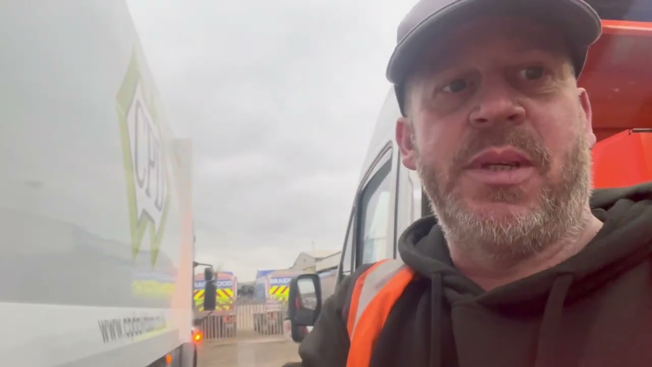 Watching TV & Suddenly This Happens... Life as an HGV Mechanic Revealed!