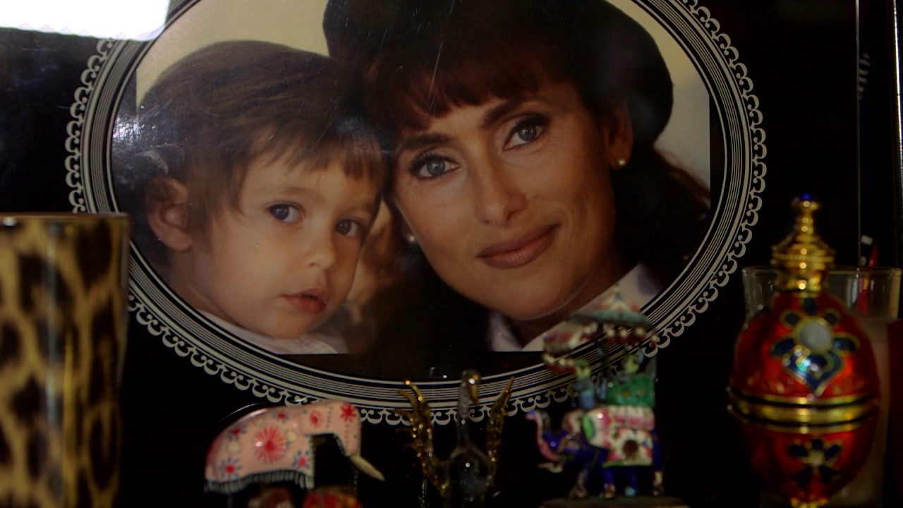 Julie Pietri dans son appartement parisien