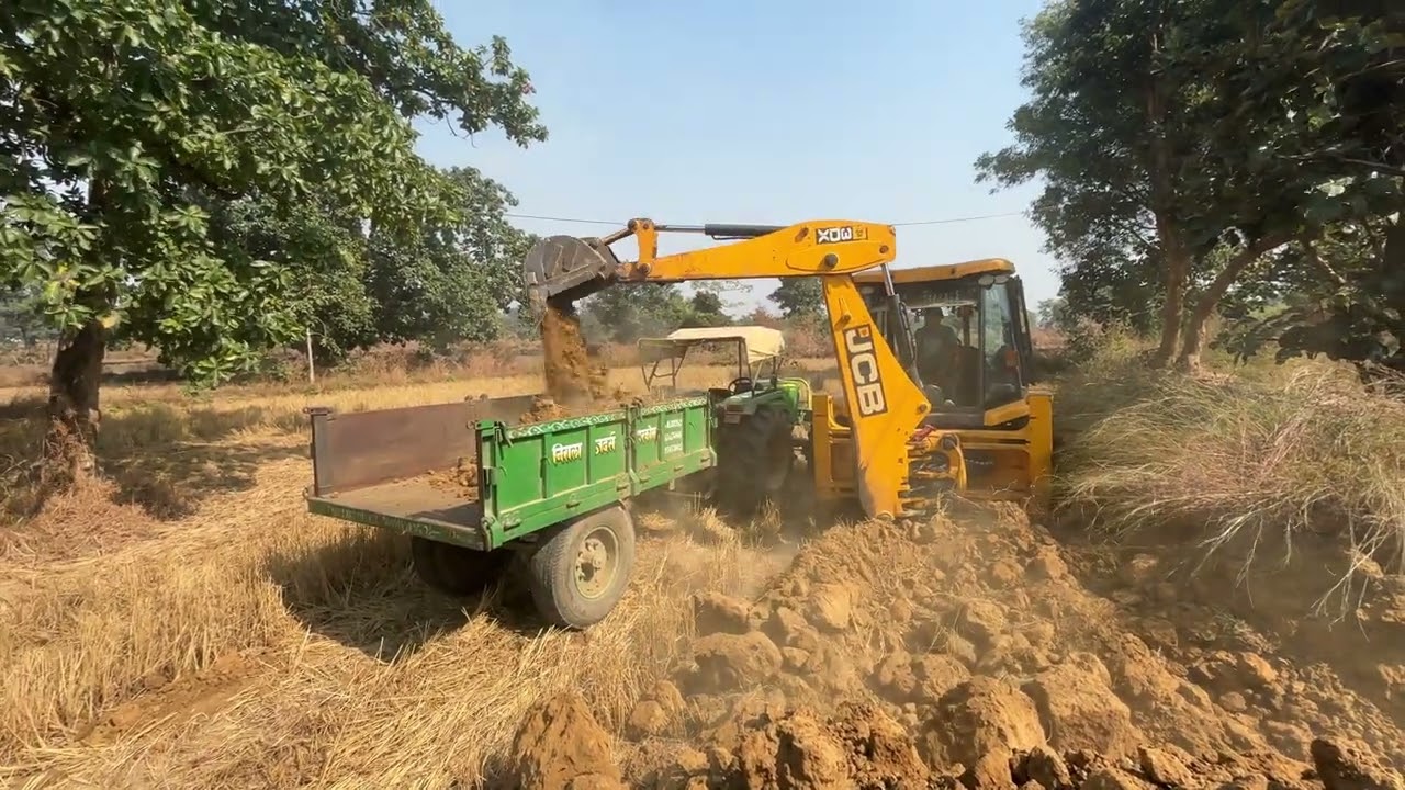 Tractor John Deere 5045d mud Loading in JCB 3dx machine mud khudai working मिट्टी लोडिंग ट्रैक्टर 