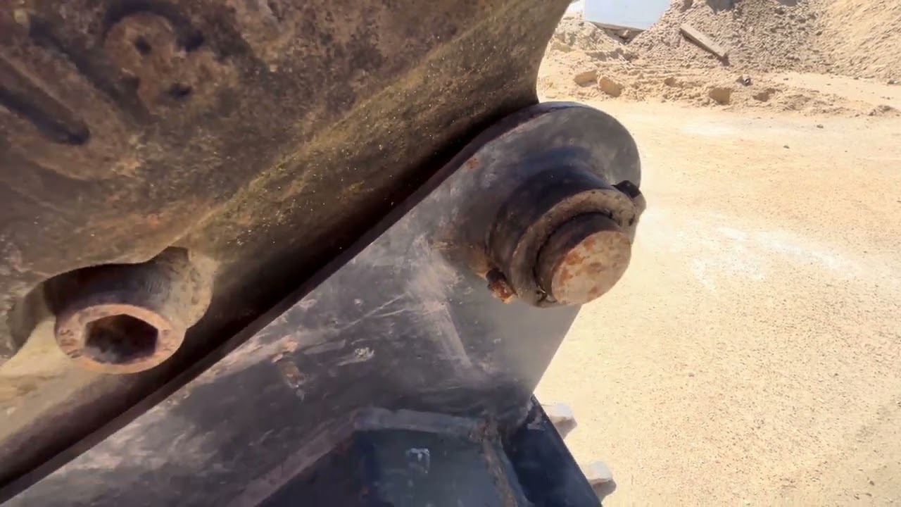 12. Sprawdź stan techniczny zamontowanego w maszynie narzędzia roboczego.