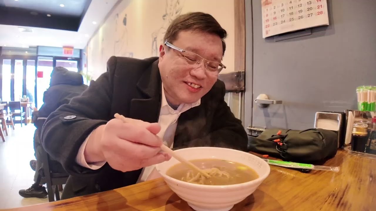 纽约唐人街吃个牛肉面