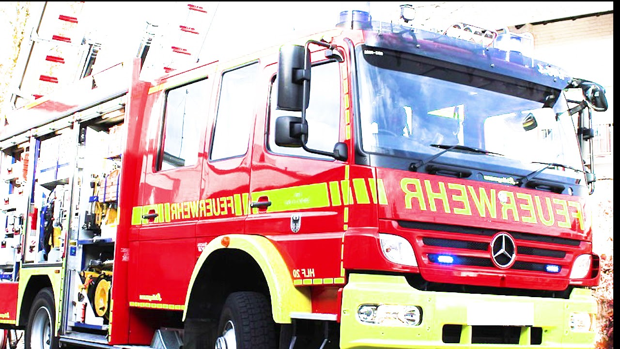 WAIL AND TWO TONES SIREN - FIREFIGHTERS FROM EUROPE - NINE MINUTES