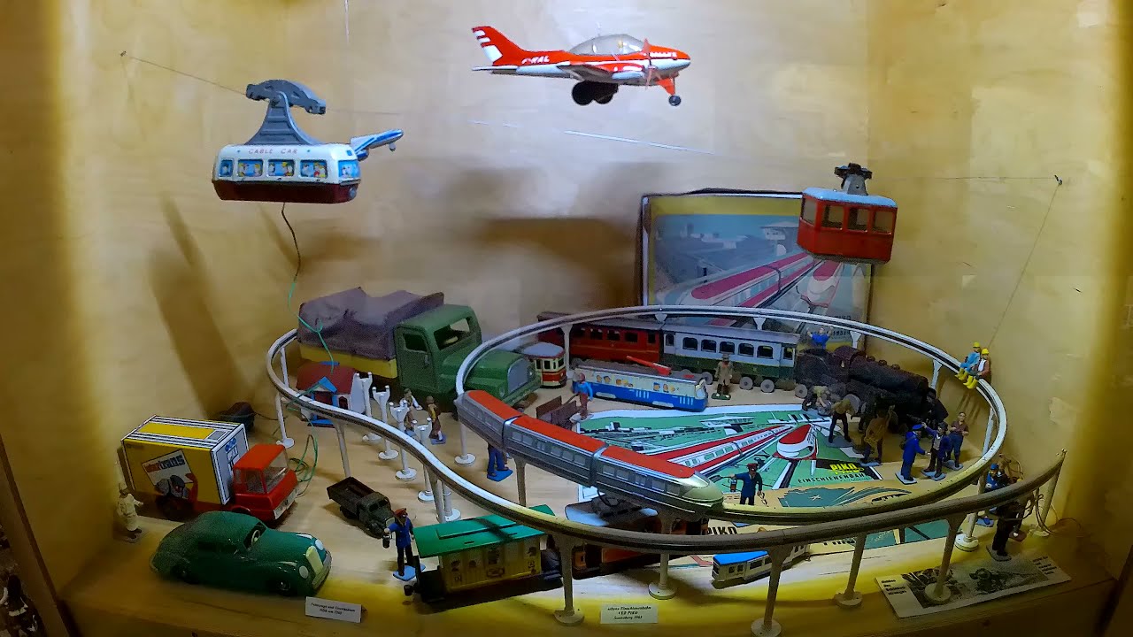 DDR Spielzeug...East German Toys...Einschienenbahn von PIKO...