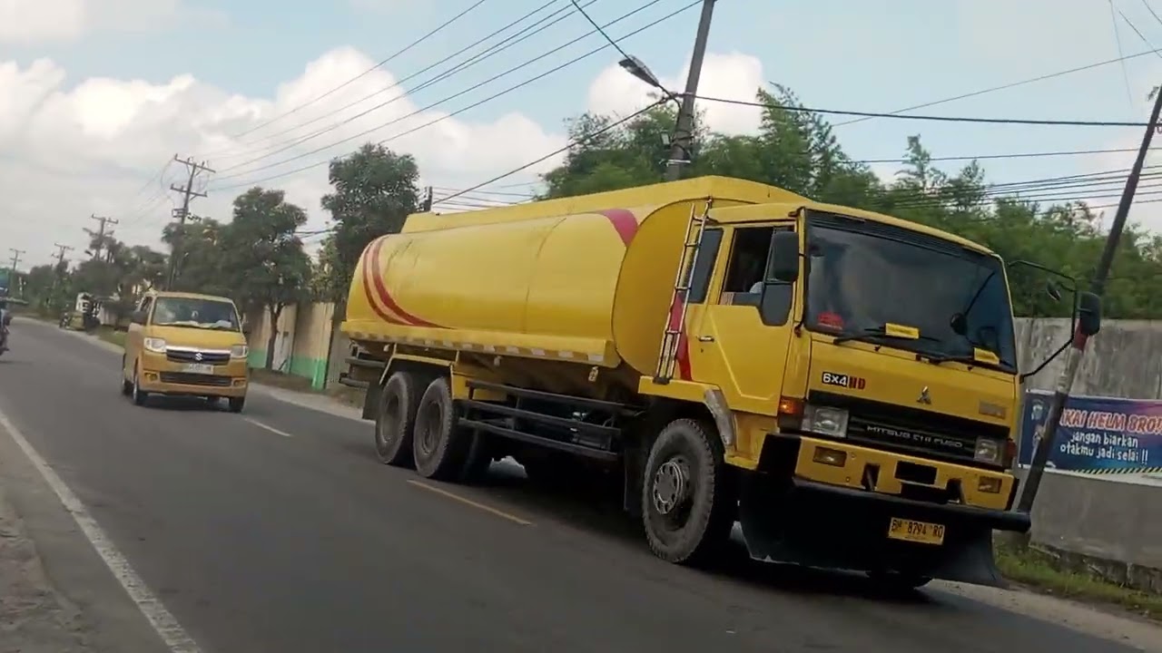 Ini kami lagi buat konten di tebing tinggi nengok melihat truk howo 3 kontainer 