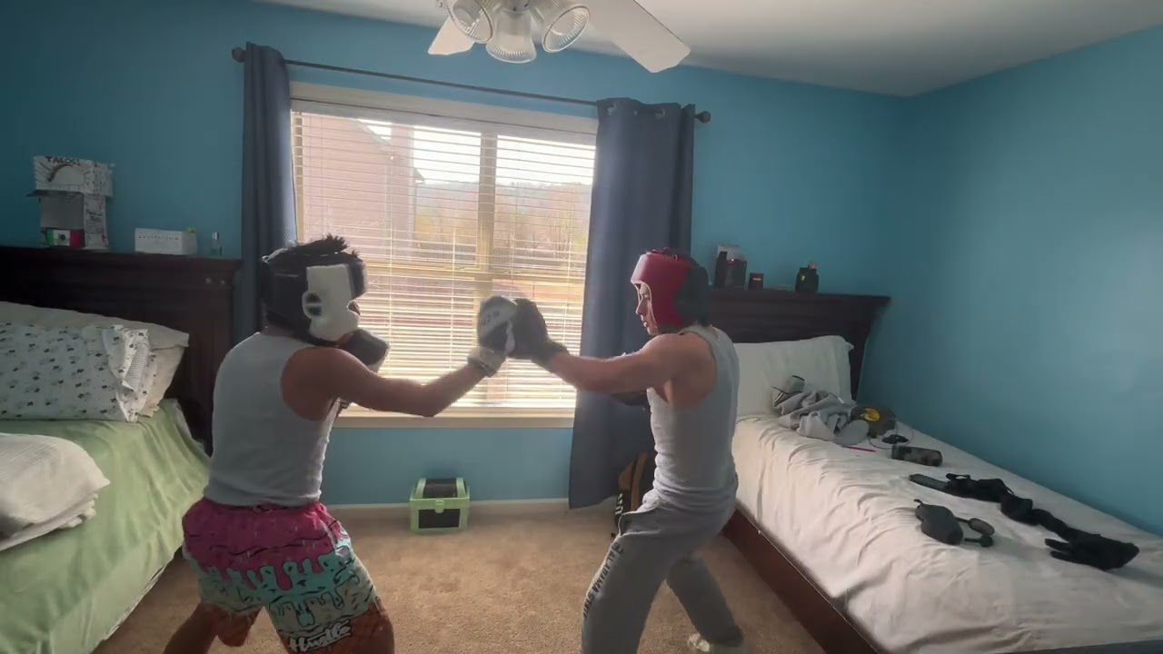 Clips of me and my older brother boxing 🥊 #boxing #sparing #￼training 