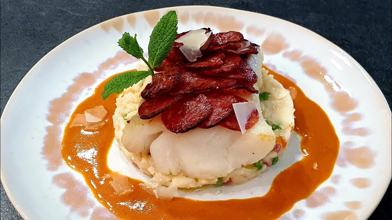 Dos de cabillaud écailles de chorizo risotto aux petits pois sauce crustacés | Recette facile