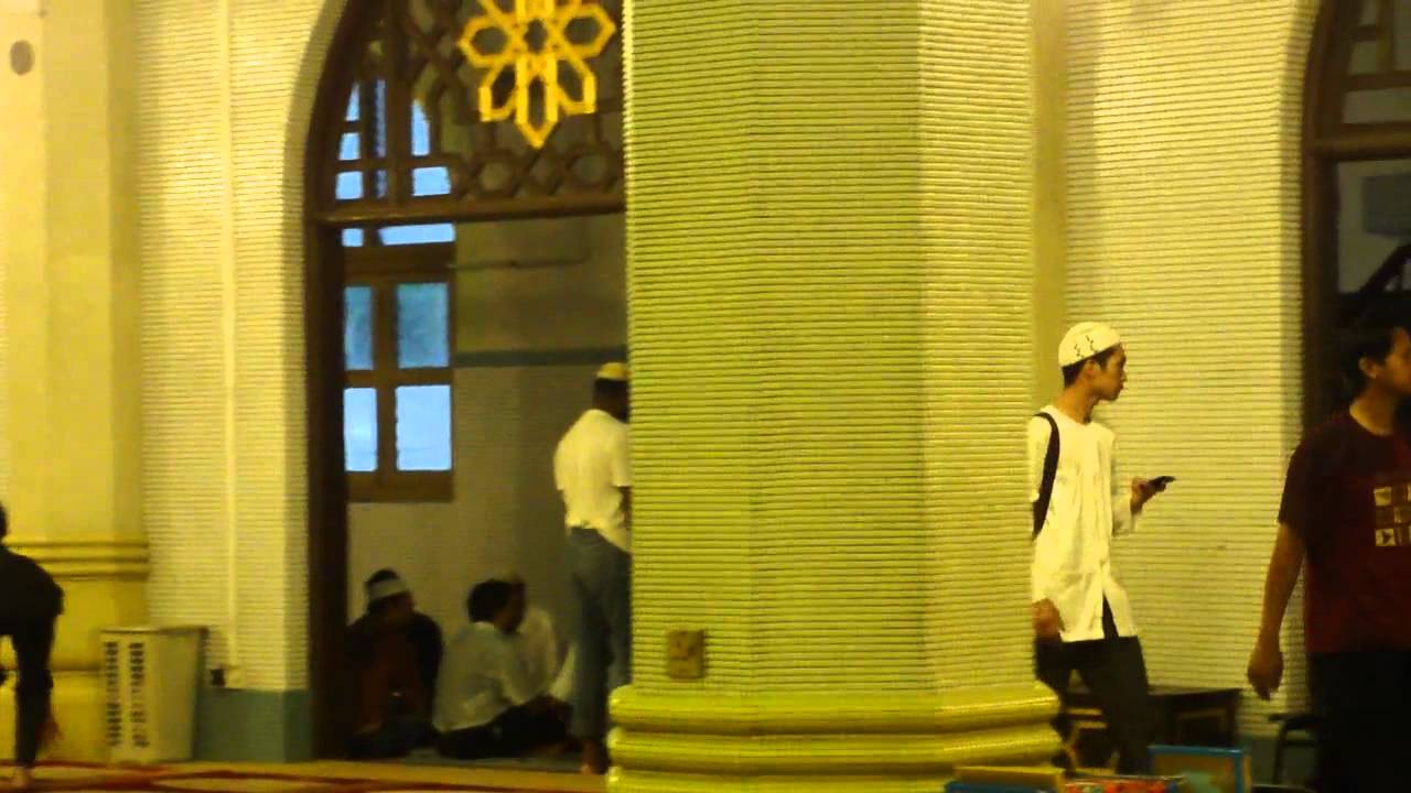 Preparation of  ramadan iftar at Sultan Mosque Singapore