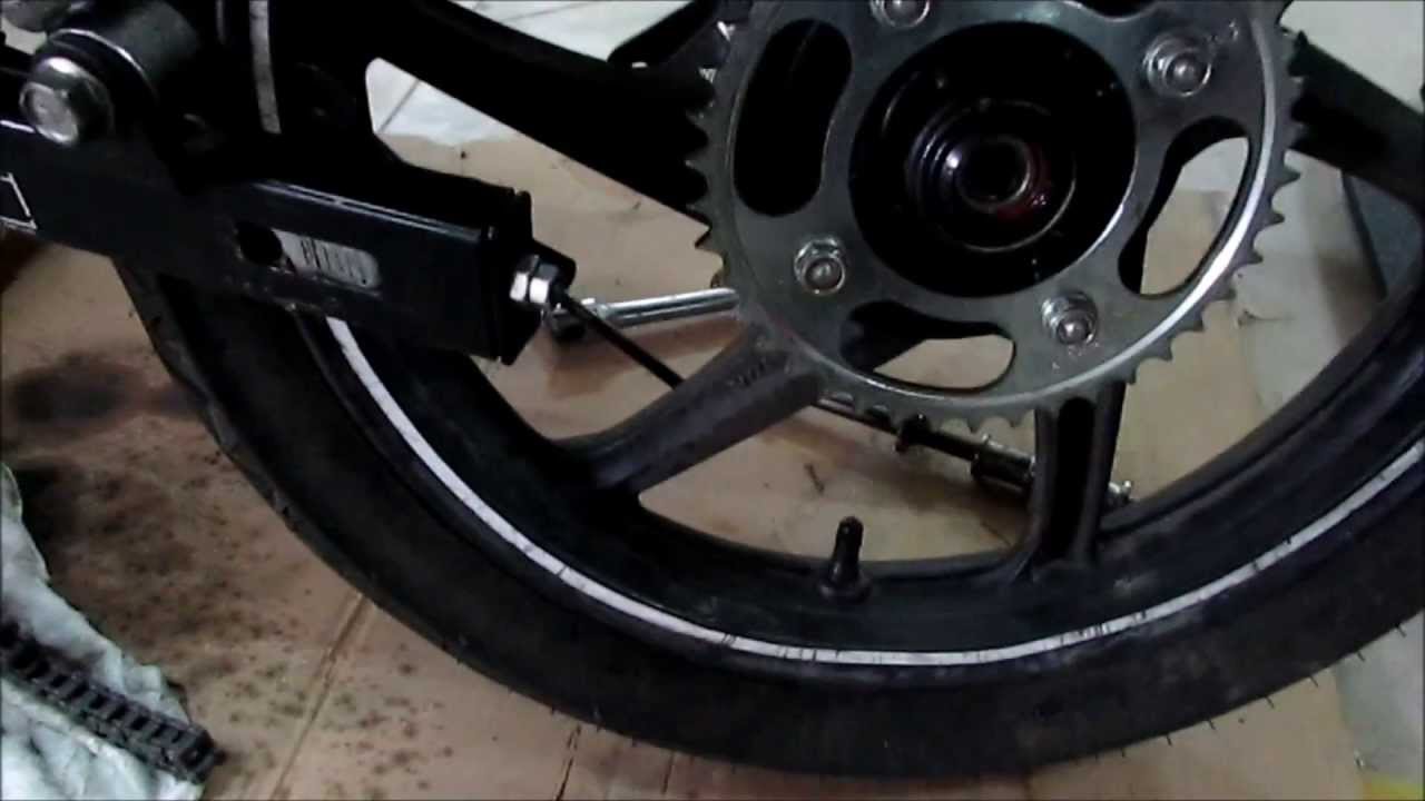 CBF 125 rear wheel service