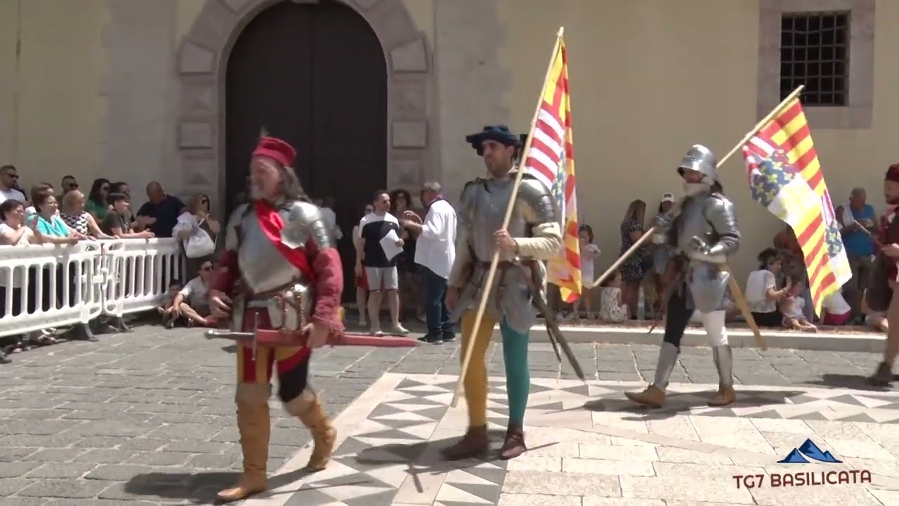 TG7 Basilicata La Pentecoste a Melfi. Corteo Storico a Piazza Duomo