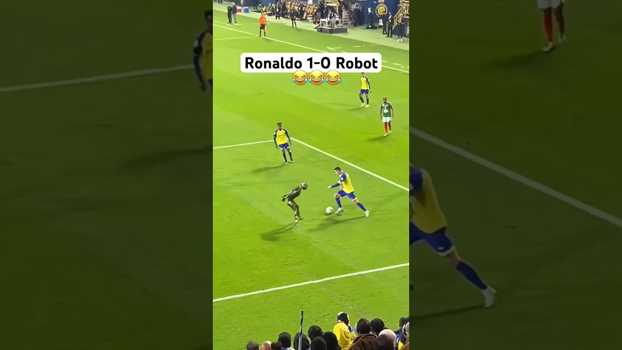 Ronaldo 1-0 Robot 😂😂