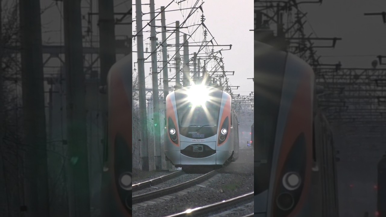 Dziwny pociąg w masce superbohatera. #hyundairotem #intercityexpress #spidermantrain