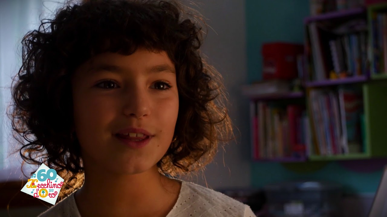 Sara canta 