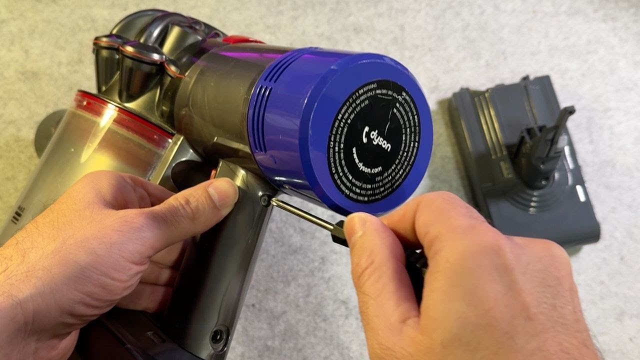 Come cambiare la batteria del Dyson V8