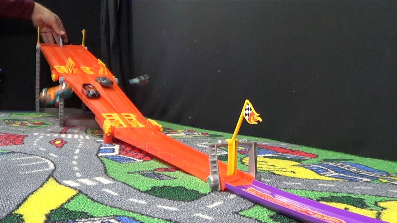 Hot Wheels 4-Lane Elimination Race Review