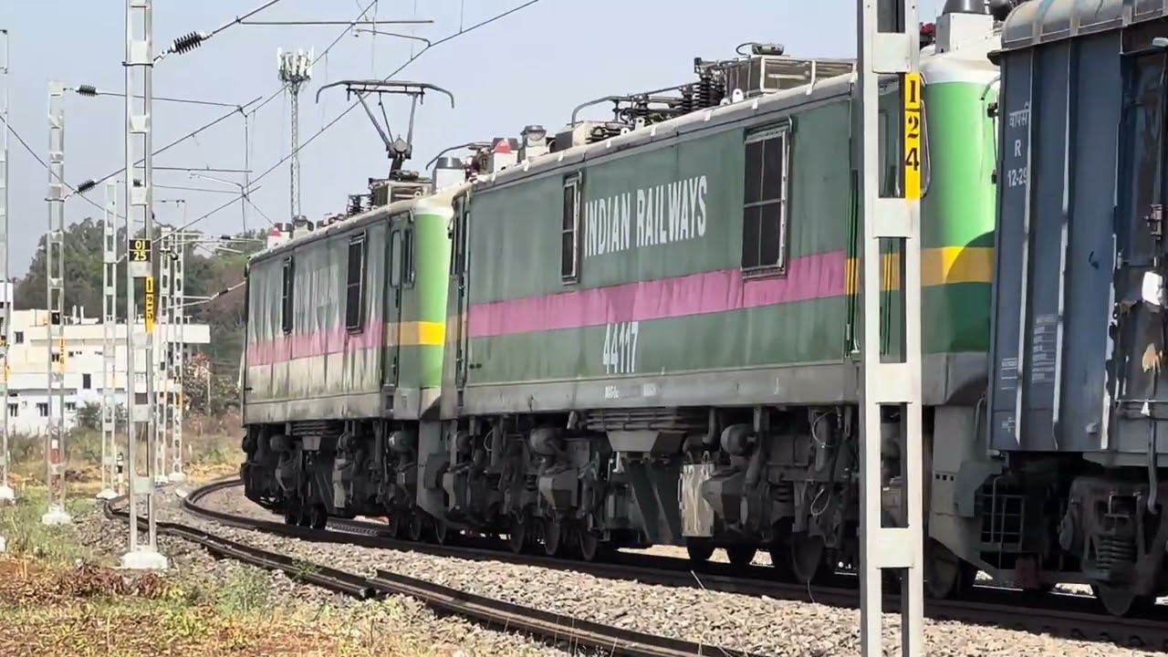 The Green Goblin twins in action at VKB jn! || LALAGUDA WAG-9 TWINS