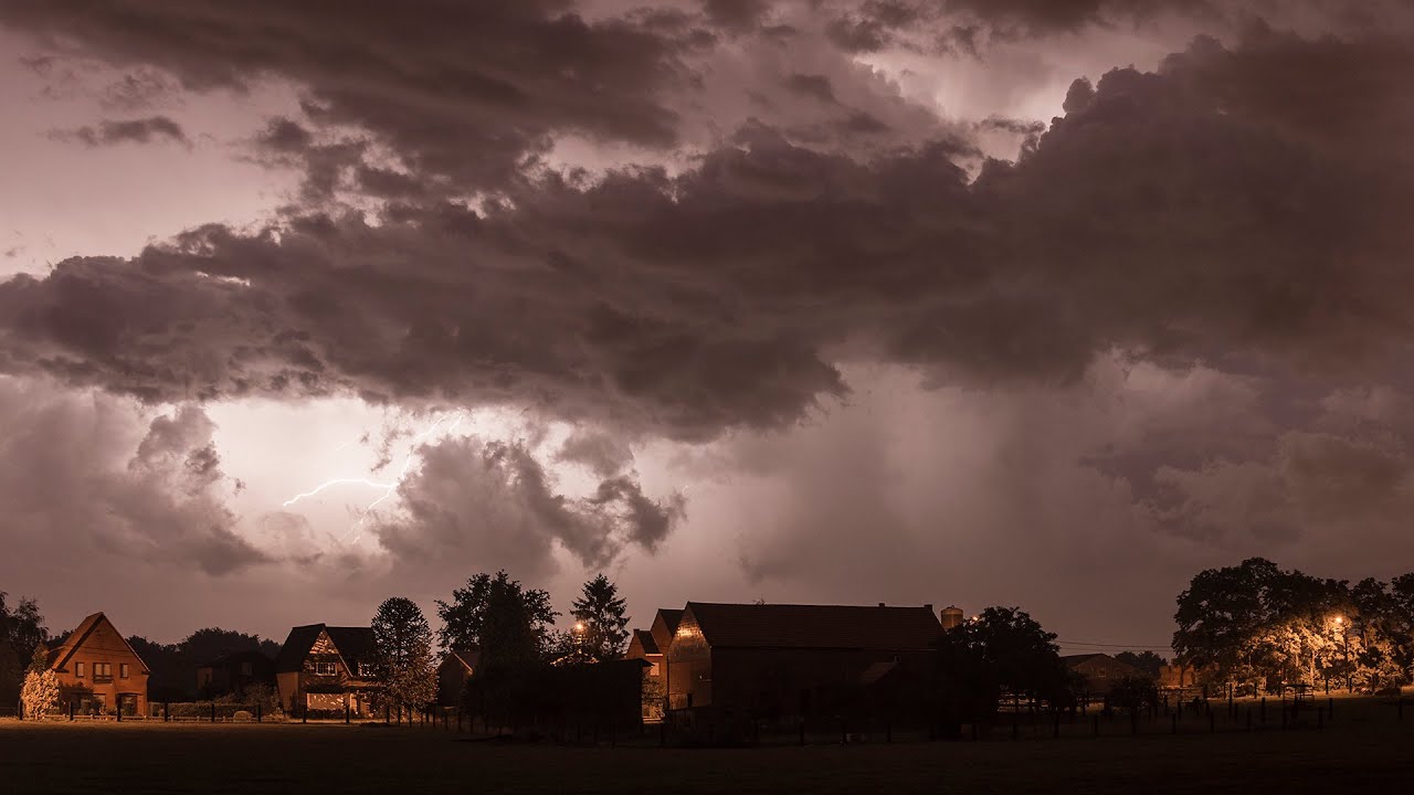 Instants d'orages - Tempête électrique intra-nuageuse / Electric storm intra cloudy