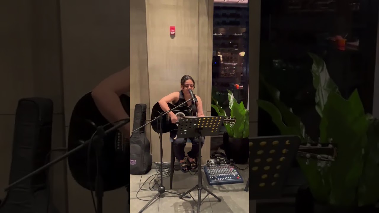 Rolling in the deep Full cover by Waruni 🤍 | Live Gigs