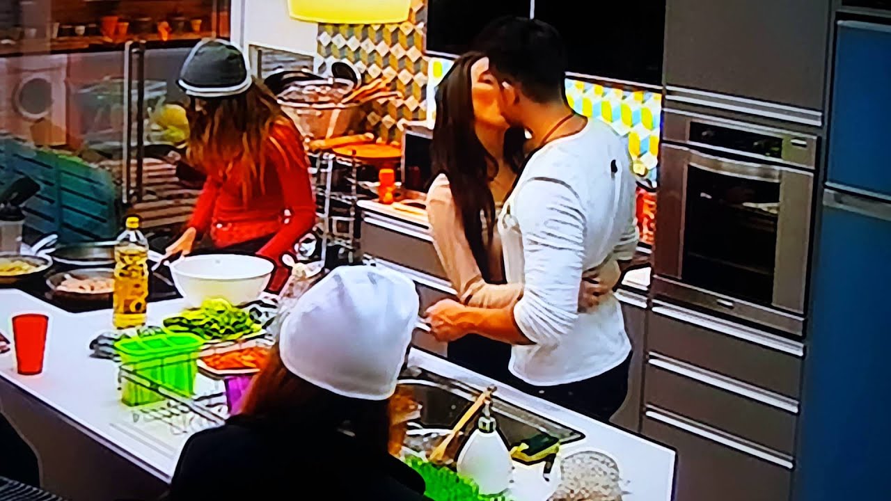 CHAPE BELEN Y MARIANO COCINA