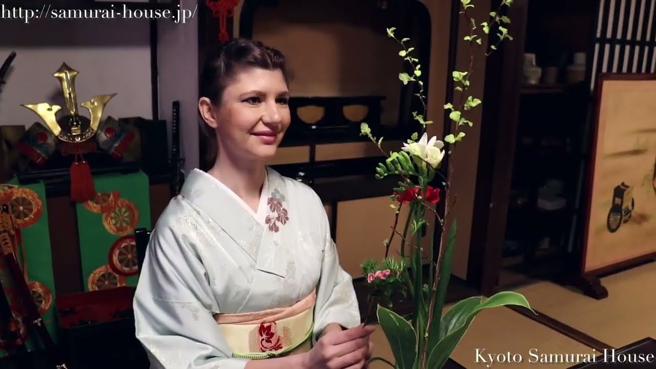IKEBANA (BLUMENARRANGEMENT) KYOTO SAMURAI HOUSE