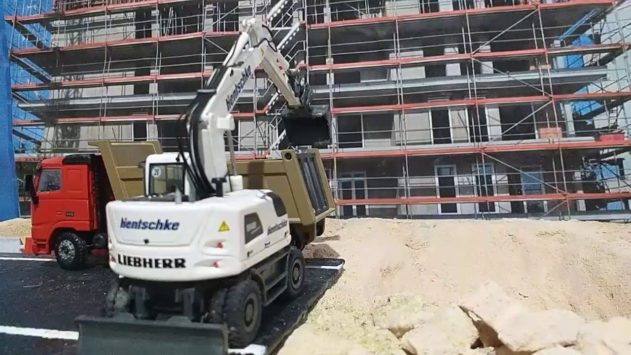 Stop Motion Diorama 1/50 . Liebherr A918 Compact litronic cargando volquetes//loading dumpers Volvo