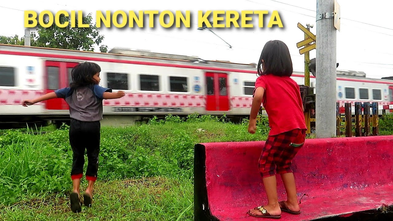 BANYAK BOCIL NONTON KERETA NGEBUT DI PERLINTASAN 294 SUMYANG, JOGONALAN KLATEN